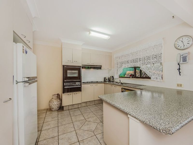 Photo - 11 Coachwood Ct , Burleigh Waters QLD 4220 - Image 4