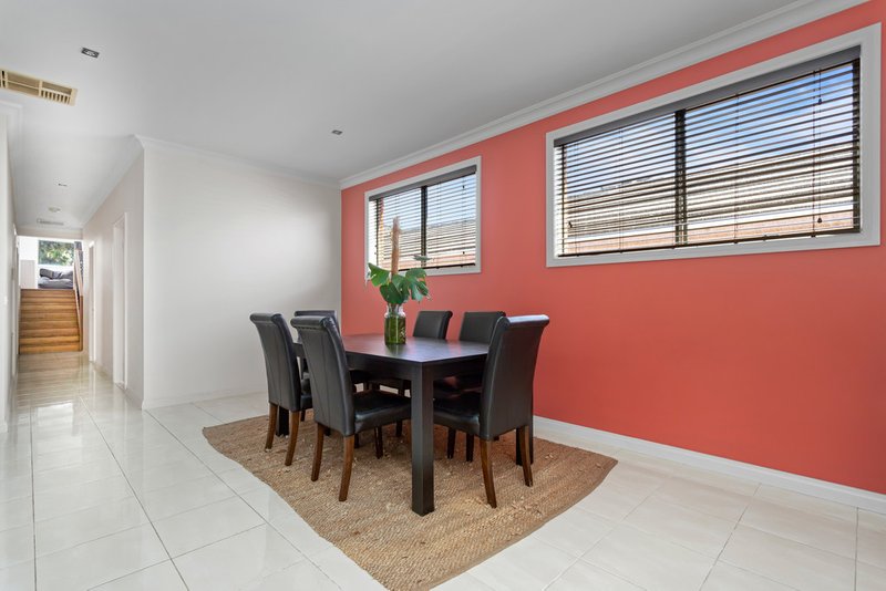 Photo - 11 Cobb Street, South Morang VIC 3752 - Image 6