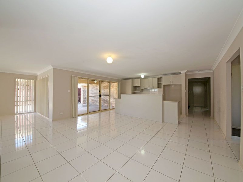 Photo - 11 Cockatiel Court, Deception Bay QLD 4508 - Image 6