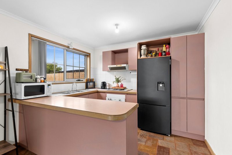 Photo - 11 Coleraine Crescent, Corio VIC 3214 - Image 3