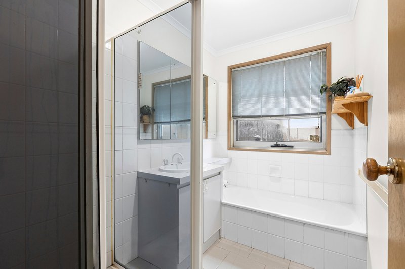 Photo - 11 Coleraine Crescent, Corio VIC 3214 - Image 5