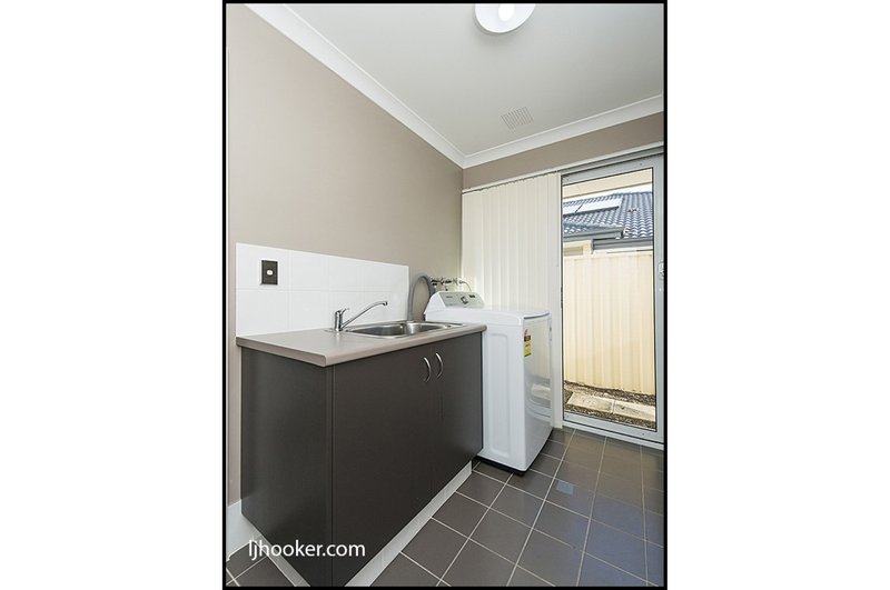 Photo - 11 Cologne Parkway, Piara Waters WA 6112 - Image 16