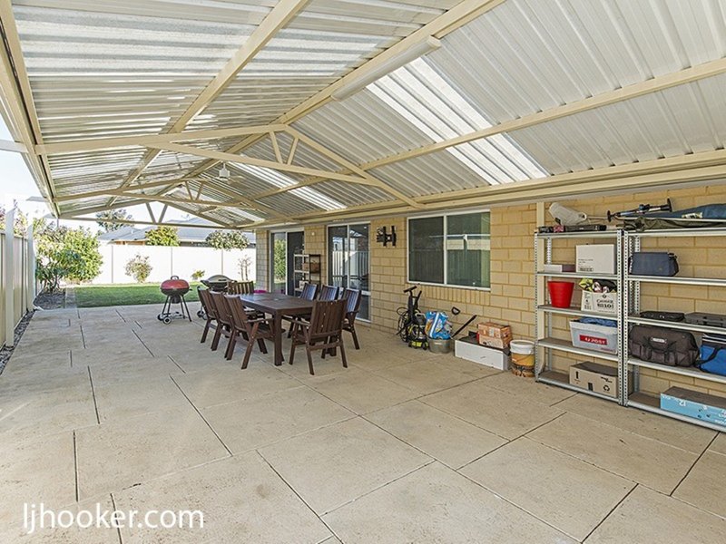 Photo - 11 Cologne Parkway, Piara Waters WA 6112 - Image 17