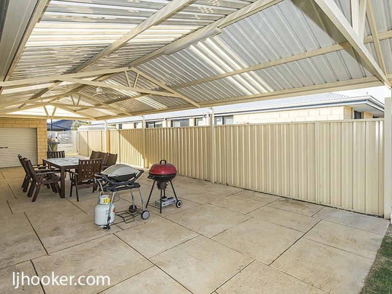 Photo - 11 Cologne Parkway, Piara Waters WA 6112 - Image 18