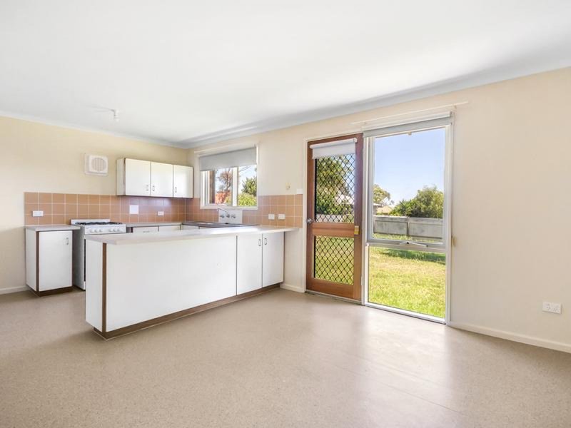 Photo - 11 Cooder Crescent, Morphett Vale SA 5162 - Image 2