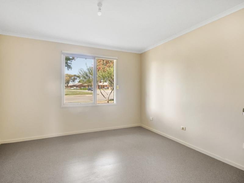 Photo - 11 Cooder Crescent, Morphett Vale SA 5162 - Image 7