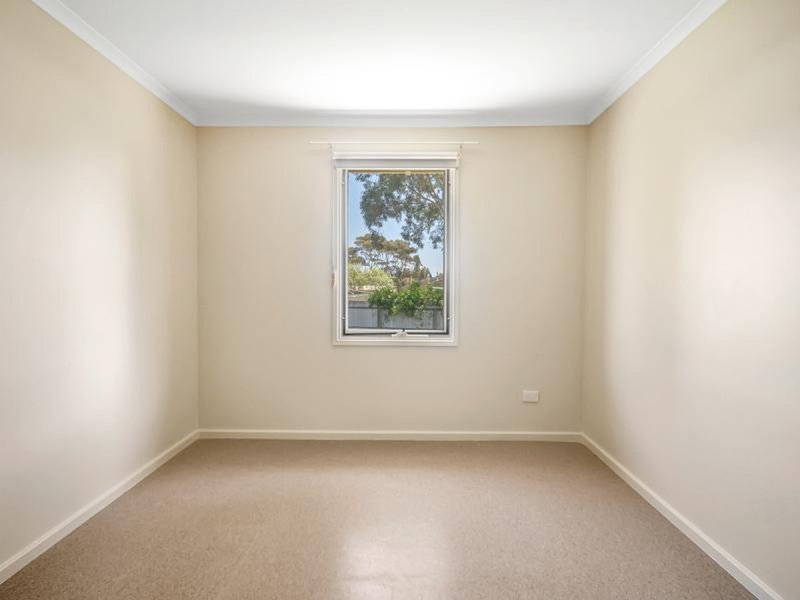 Photo - 11 Cooder Crescent, Morphett Vale SA 5162 - Image 8