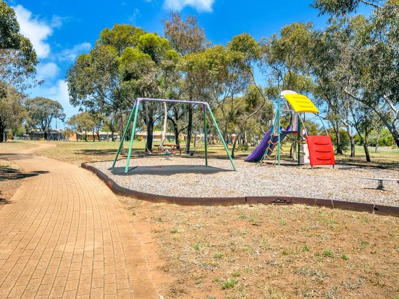 Photo - 11 Cooder Crescent, Morphett Vale SA 5162 - Image 10