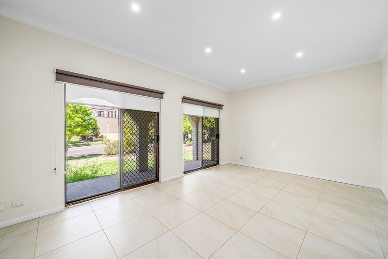 Photo - 11 Coonawarra Street, Edensor Park NSW 2176 - Image 6