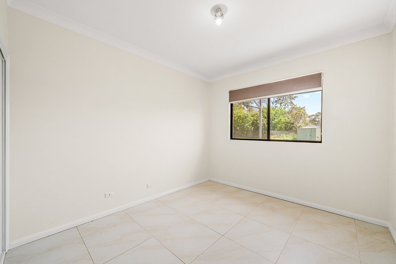 Photo - 11 Coonawarra Street, Edensor Park NSW 2176 - Image 7