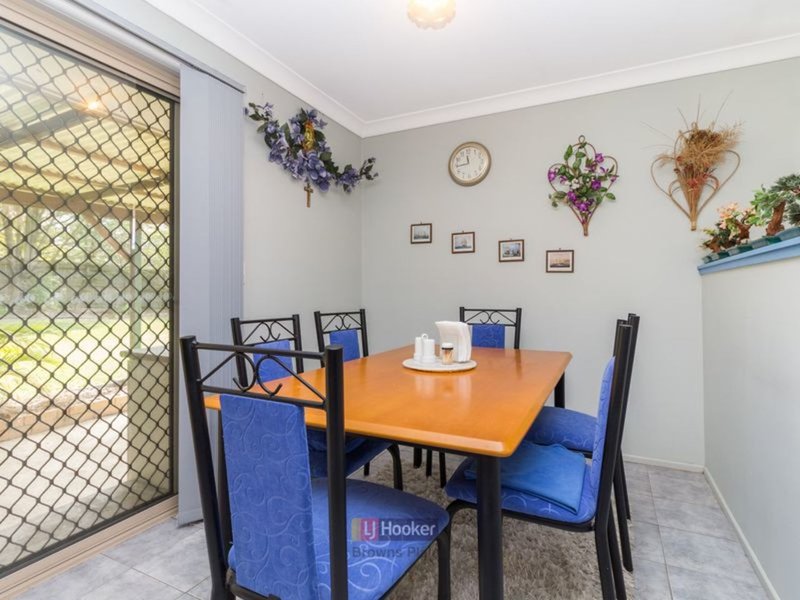 Photo - 11 Coora Court, Hillcrest QLD 4118 - Image 4