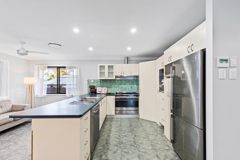 Photo - 11 Corvus Drive, Cashmere QLD 4500 - Image 10