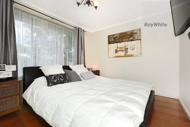 Photo - 11 Cosdown Close, Gladstone Park VIC 3043 - Image 10