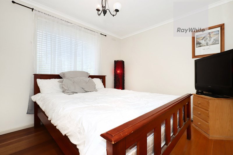 Photo - 11 Cosdown Close, Gladstone Park VIC 3043 - Image 11