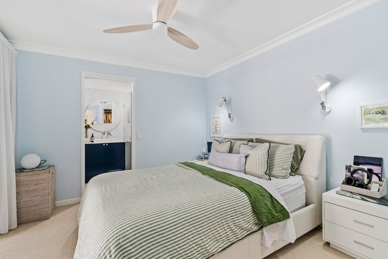 Photo - 11 Cosmos Court, Elanora QLD 4221 - Image 4
