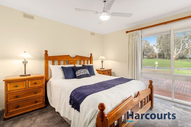 Photo - 11 Courtney Square, Wantirna VIC 3152 - Image 5