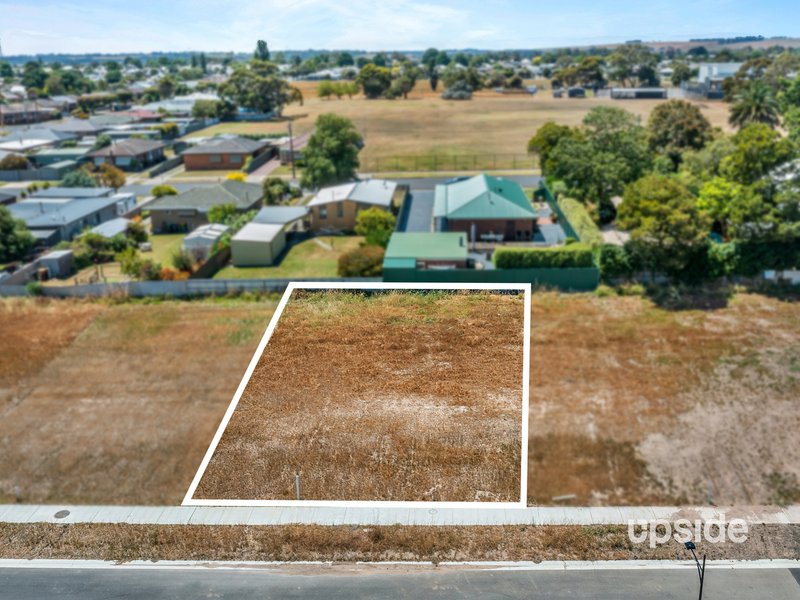 Photo - 11 Cousins Street, Colac VIC 3250 - Image 3