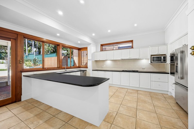 Photo - 11 Cove Avenue, Manly NSW 2095 - Image 12