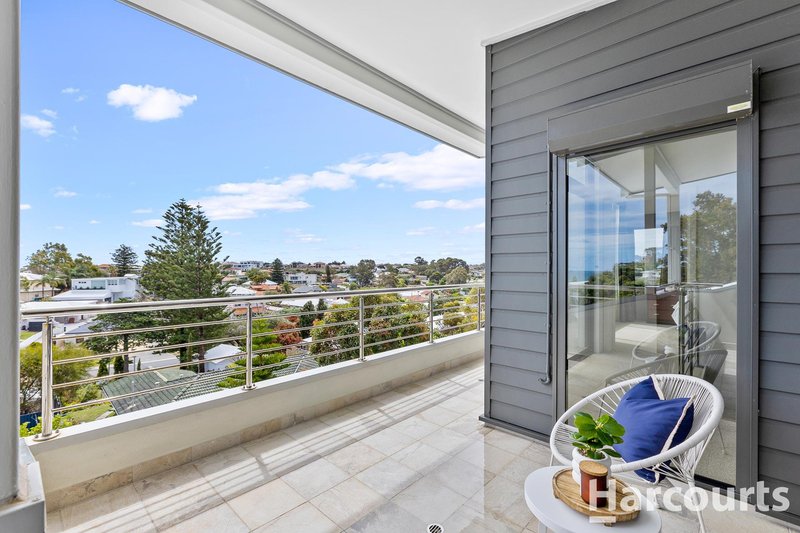 Photo - 11 Cowper Road, Sorrento WA 6020 - Image 5