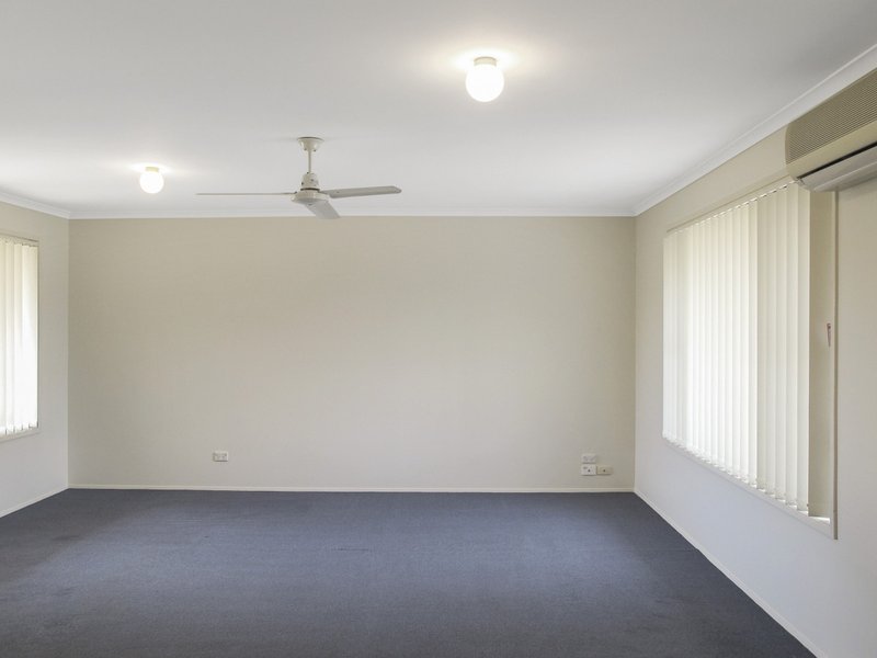 Photo - 11 Cozens Way, Highland Park QLD 4211 - Image 2