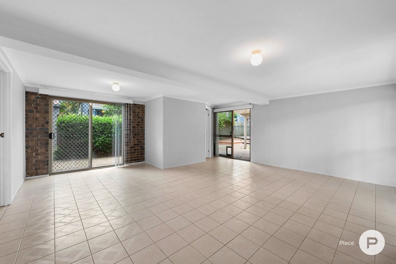 Photo - 11 Cramer Street, Tarragindi QLD 4121 - Image 8