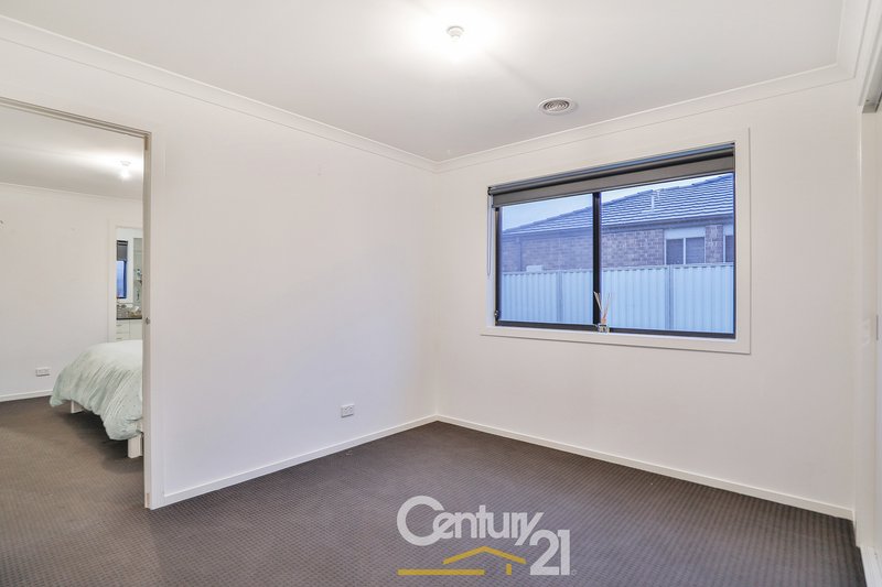 Photo - 11 Creekview Avenue, Pakenham VIC 3810 - Image 17