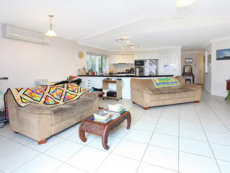 Photo - 11 Crosby Avenue, Pacific Pines QLD 4211 - Image 7