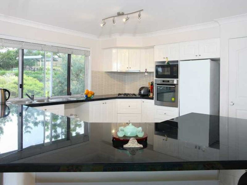 Photo - 11 Crosby Avenue, Pacific Pines QLD 4211 - Image 8