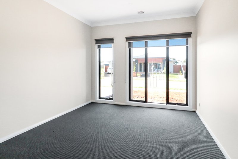 Photo - 11 Cullen Close, Warragul VIC 3820 - Image 3