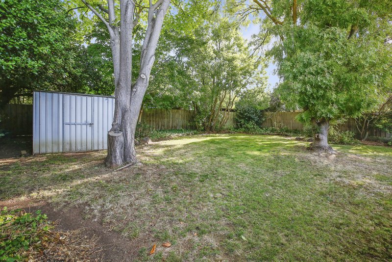 Photo - 11 Cumberland Crescent, Chirnside Park VIC 3116 - Image 16