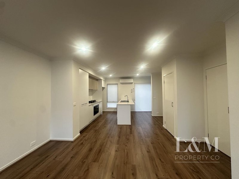 Photo - 11 Curbridge Drive, Donnybrook VIC 3064 - Image 6