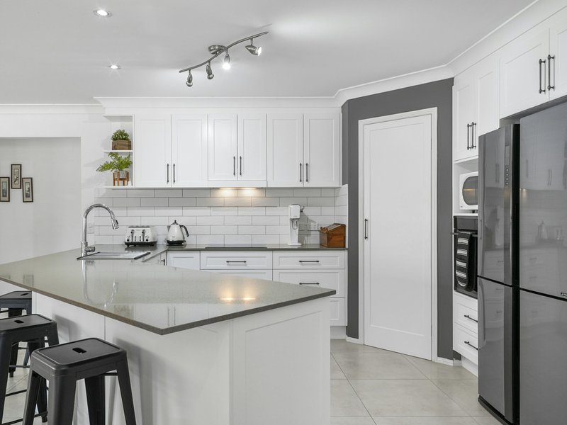 Photo - 11 Curtin Crescent, Morayfield QLD 4506 - Image 5