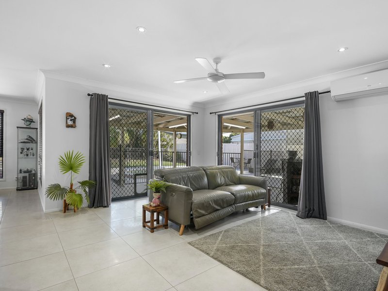 Photo - 11 Curtin Crescent, Morayfield QLD 4506 - Image 7