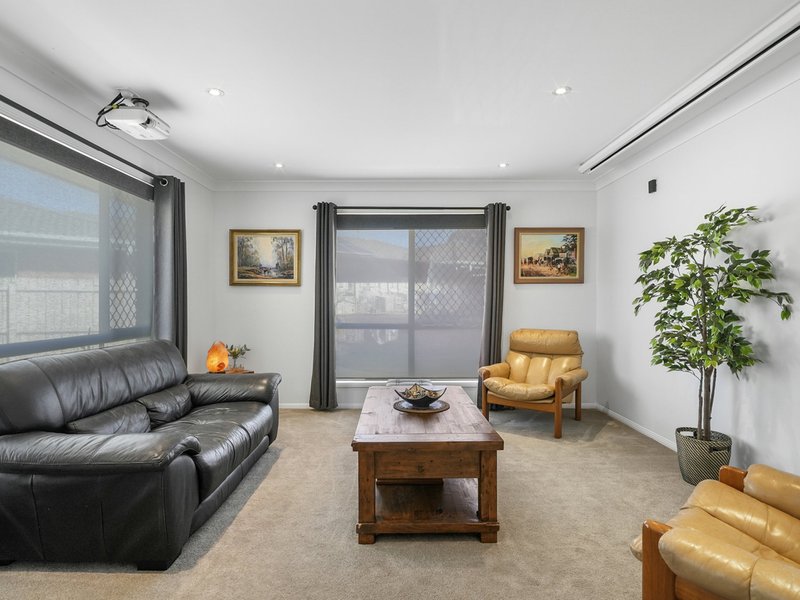 Photo - 11 Curtin Crescent, Morayfield QLD 4506 - Image 10
