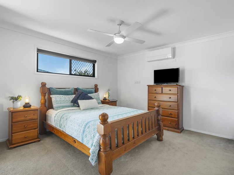 Photo - 11 Curtin Crescent, Morayfield QLD 4506 - Image 11