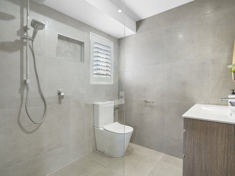 Photo - 11 Curtin Crescent, Morayfield QLD 4506 - Image 12