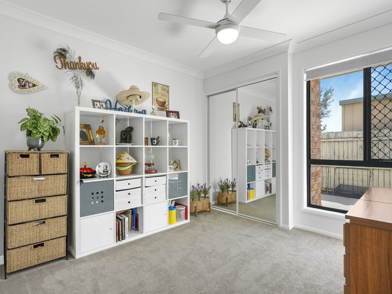 Photo - 11 Curtin Crescent, Morayfield QLD 4506 - Image 15