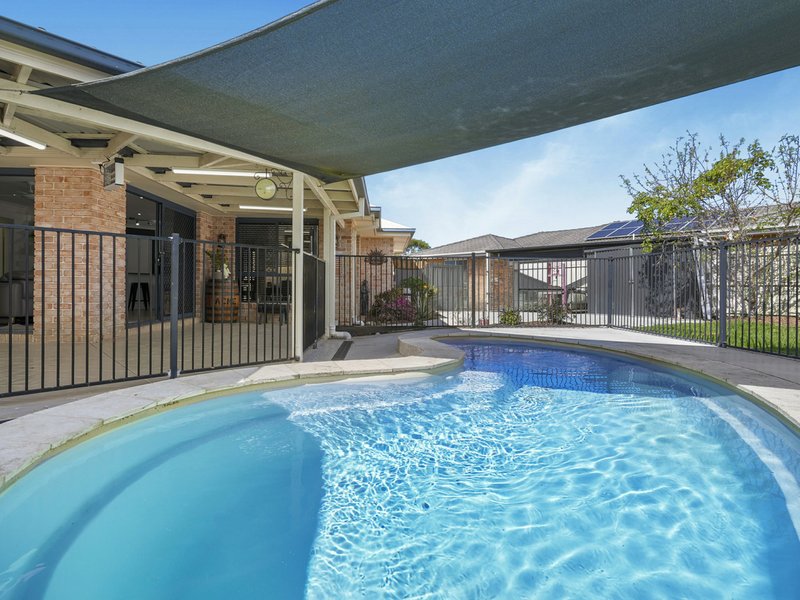 Photo - 11 Curtin Crescent, Morayfield QLD 4506 - Image 21