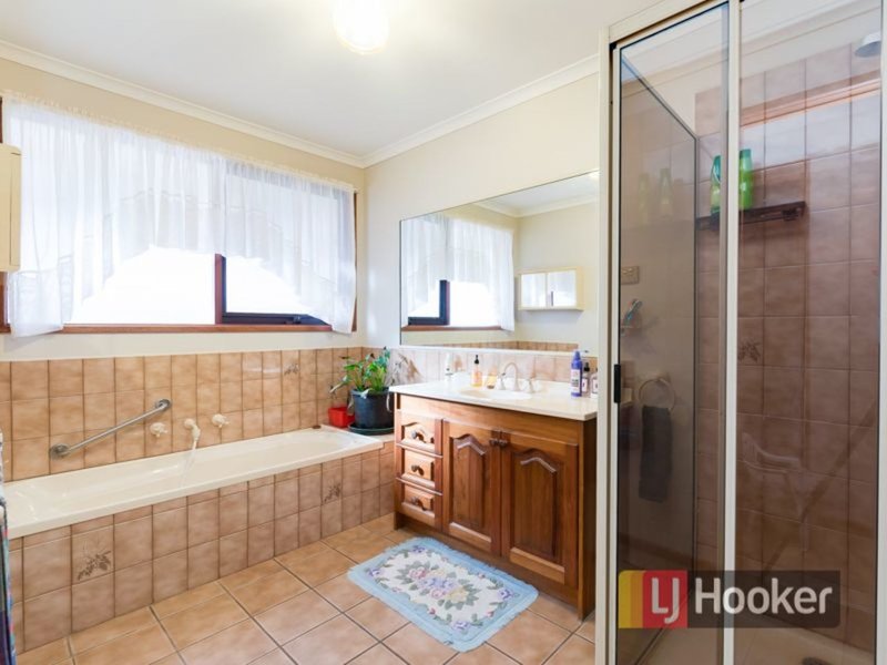 Photo - 11 Curtis Court, Cranbourne VIC 3977 - Image 11