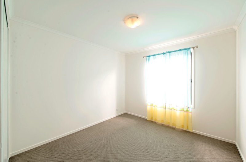 Photo - 11 Dagmar Berne Street, Macgregor ACT 2615 - Image 4