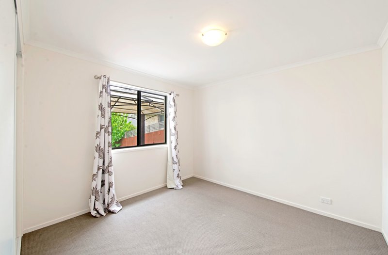 Photo - 11 Dagmar Berne Street, Macgregor ACT 2615 - Image 6