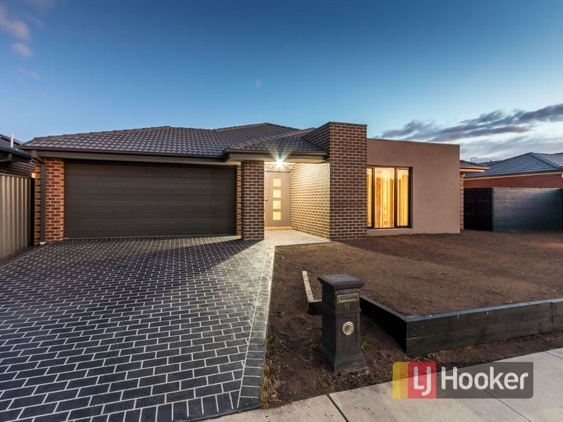 11 Damper Way, Lynbrook VIC 3975