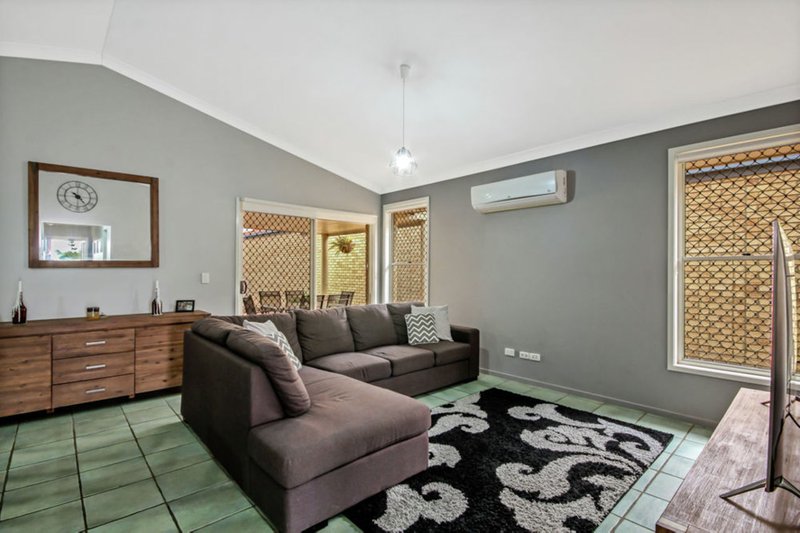 Photo - 11 Darby Street, North Lakes QLD 4509 - Image 2