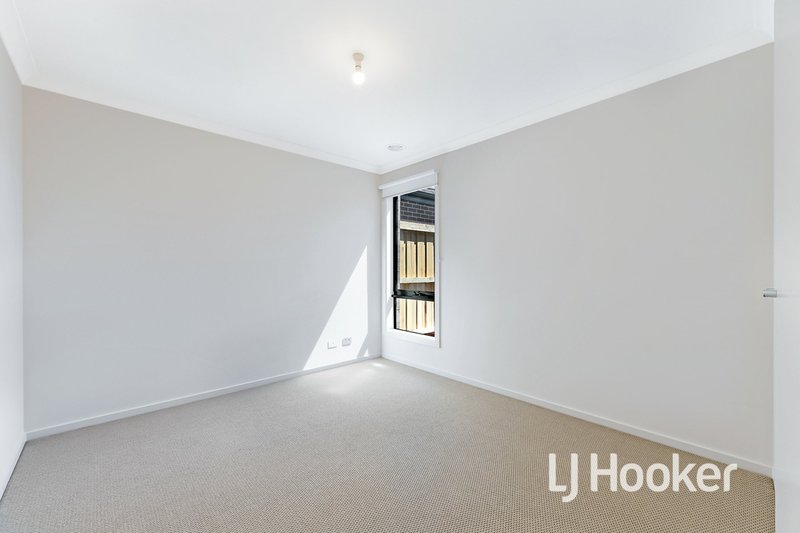 Photo - 11 Darkum Street, Clyde VIC 3978 - Image 9