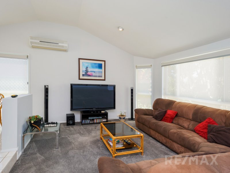 Photo - 11 Dartmouth Court, Varsity Lakes QLD 4227 - Image 6