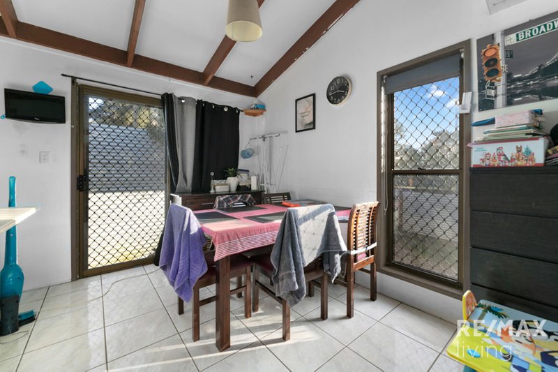 Photo - 11 Daybell Street, Woodford QLD 4514 - Image 12