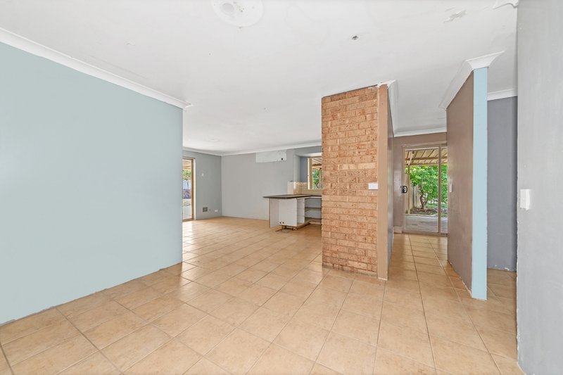 Photo - 11 De Grey Close, Cooloongup WA 6168 - Image 3