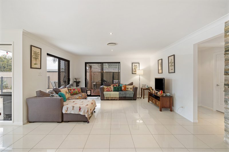 Photo - 11 Denis Street, Murrumba Downs QLD 4503 - Image 15