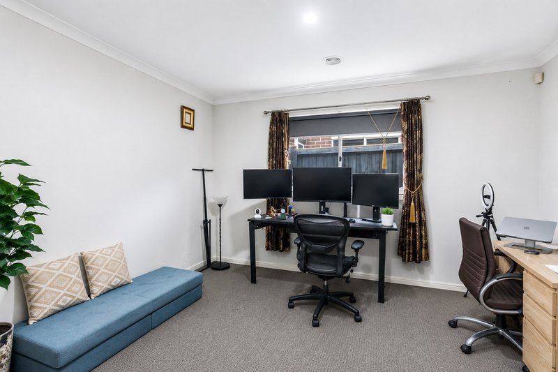 Photo - 11 Dennerley Way, Truganina VIC 3029 - Image 5