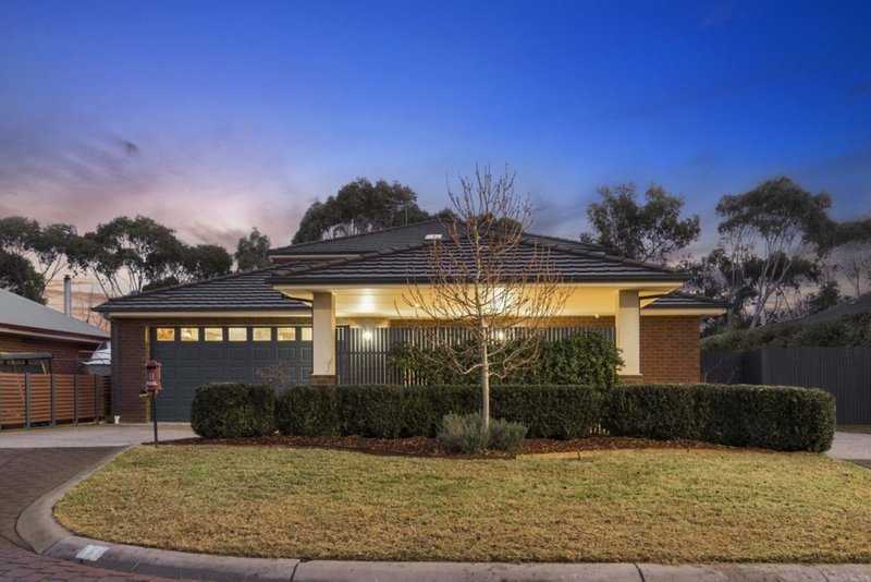 Photo - 11 Dequin Court, Werribee VIC 3030 - Image 2